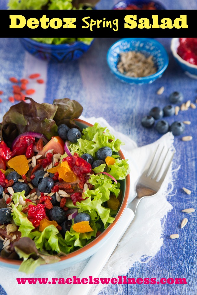 RW salad with goji berries and apricots and berries