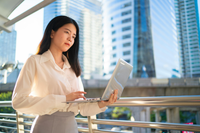 young professional asian wooman wondering what her niche is