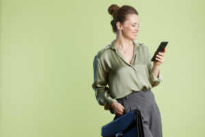happy woman looking at her phone with niche clarity